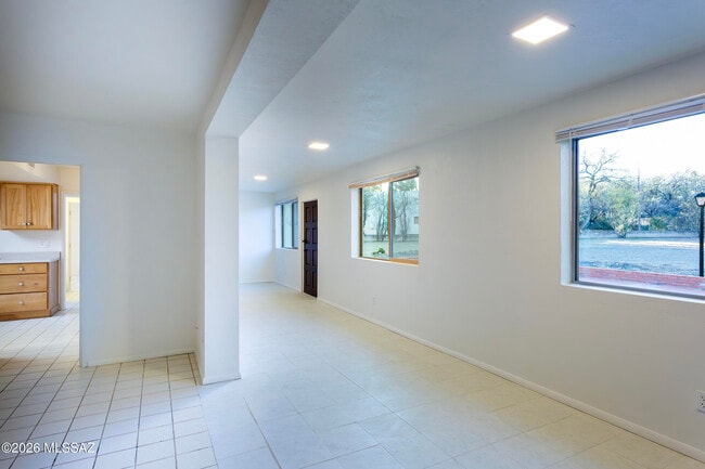 Building Photo - 1714 W Meadow Hills Dr