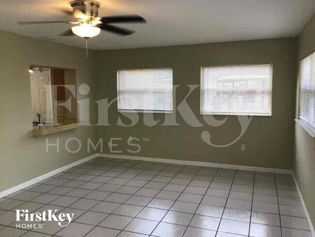 Building Photo - 613 Brittany Ct