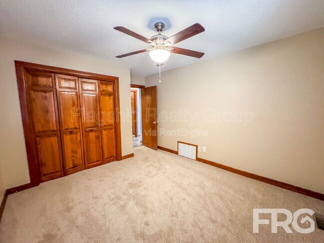Building Photo - 1228 Forest Acres Dr