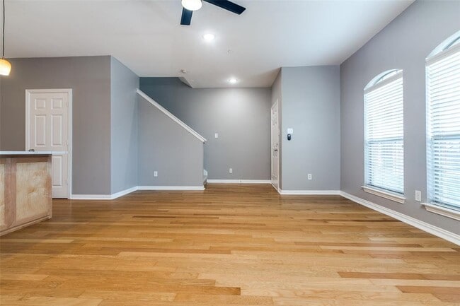 Building Photo - Apartment for Rent