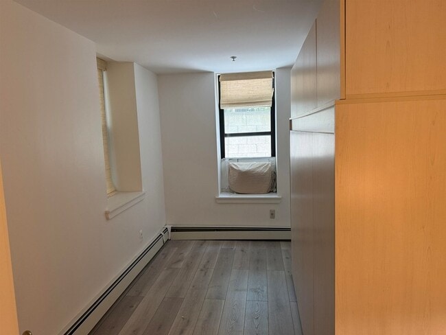 Building Photo - 1115 Willow Ave