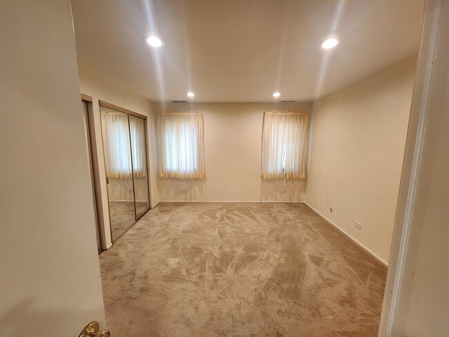 Building Photo - 1102 Hinswood Dr