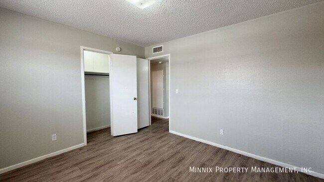 Building Photo - 2223 W 19th