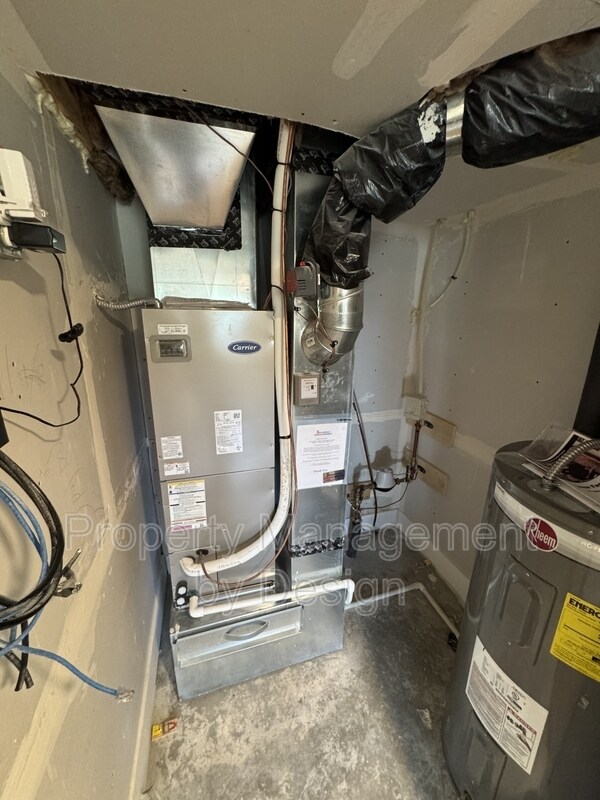 Building Photo - 9788 Crestview Dr