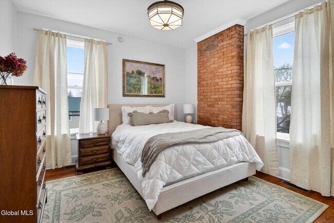 Building Photo - 194 Grand Ave