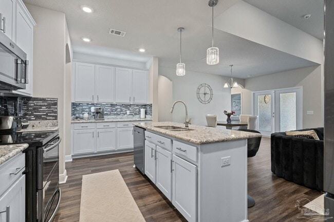 Building Photo - 3552 Pelican Bay Cir