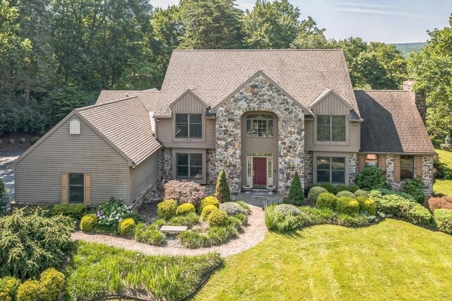 Primary Photo - Spacious 5BR House in Pottstown