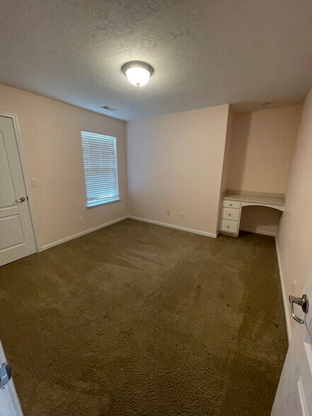 Building Photo - 13807 Deerfield Crossing