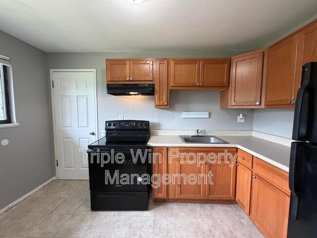 Building Photo - 10319 Varnum Dr