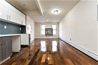 Building Photo - 3 bedroom in BROOKLYN NY 11233