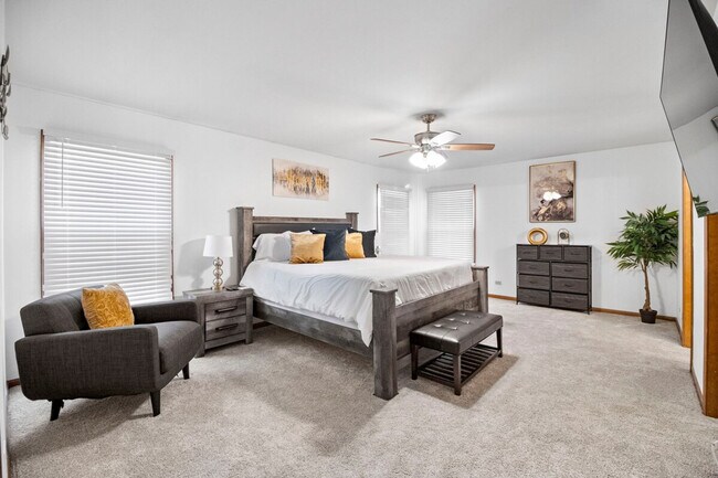 Building Photo - 121 S Windham Ln