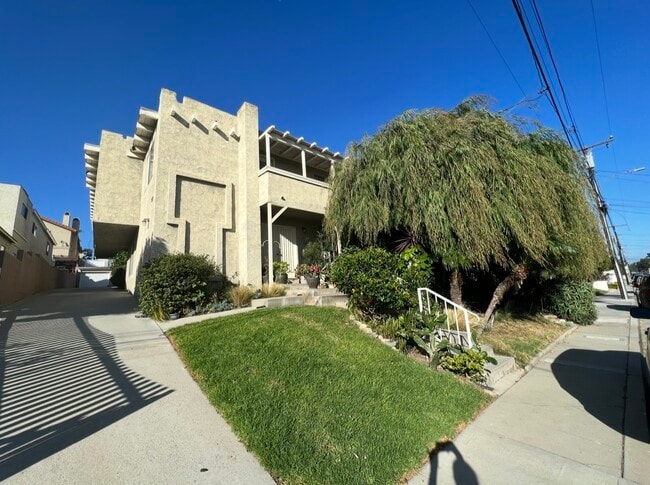 Building Photo - 2113 Clark Ln