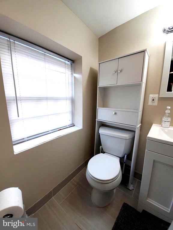 Building Photo - 600 S Washington St