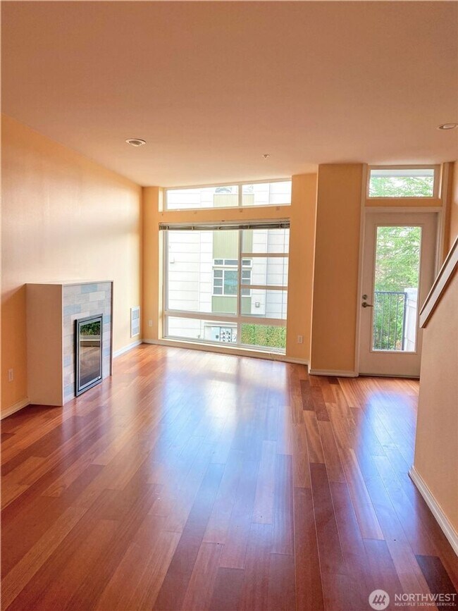 Building Photo - 2bd/1.75ba Redmond Townhome