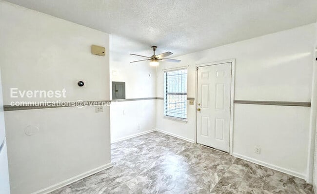 Building Photo - 1221 Katie Ave