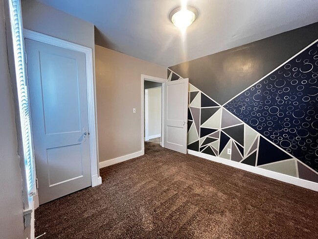 Building Photo - A Nice 2 Bedroom Home Near Church Hills Downs