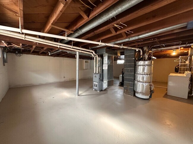 Building Photo - Recently Renovated 3 Bedroom 1 Bath Single Family Home!