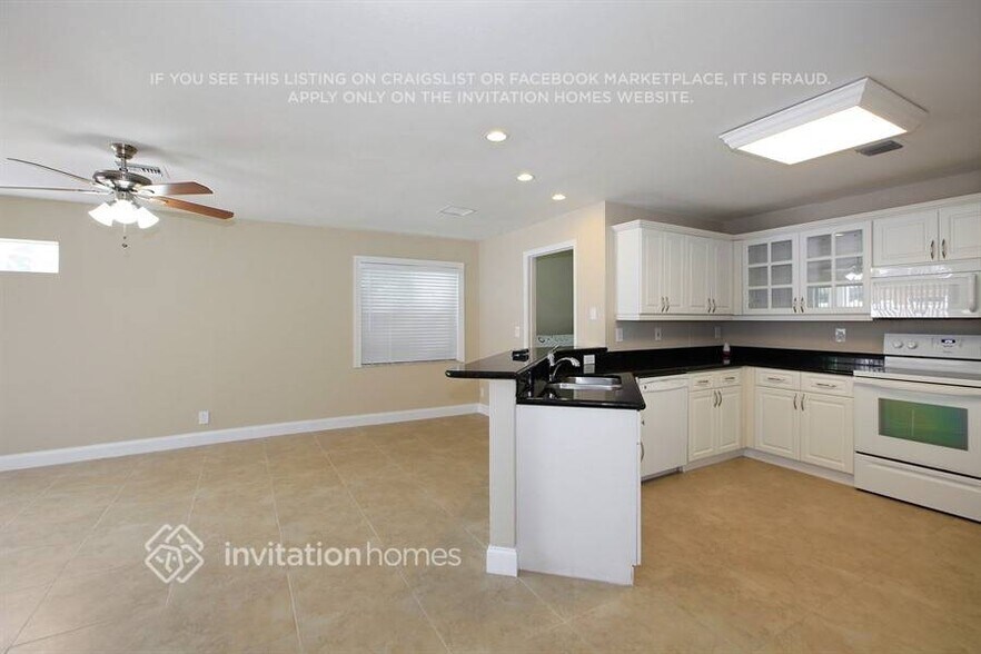 Building Photo - 5700 NW 60th Pl