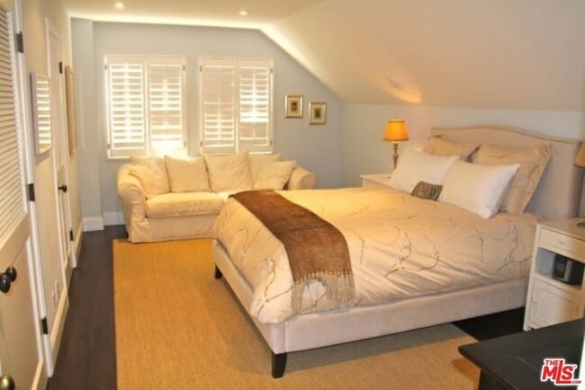 Building Photo - 10253 Valley Spring Ln