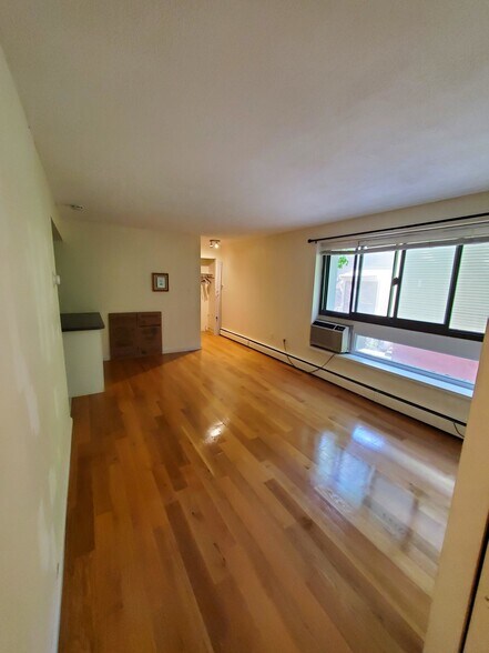 Building Photo - 77 Trowbridge St