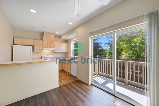 Building Photo - Spacious 3-Level Condo with 2-Car Garage, Mt. Rainier Views & Turnkey Comfort in Bonney Lake