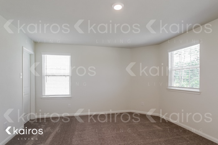 Building Photo - 10730 Hillside Creek Dr