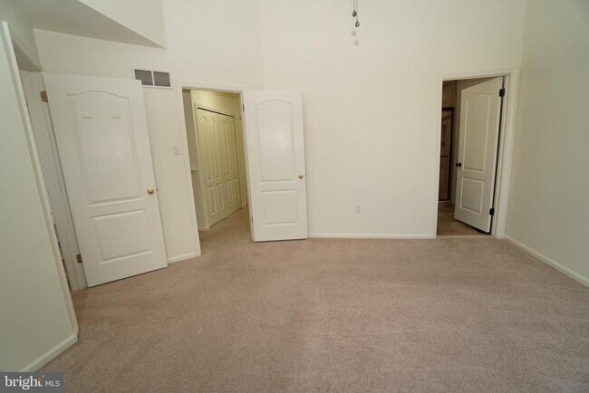 Building Photo - 2000 Harvard Dr