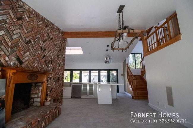 Building Photo - 11619 Lerdo Ave