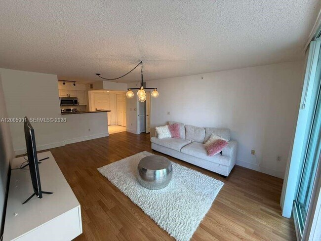 Building Photo - 1155 Brickell Bay Dr