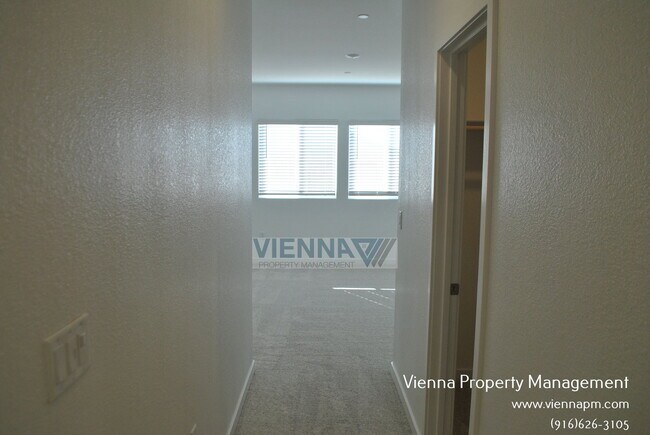 Building Photo - 4451 Duckhawk Cir