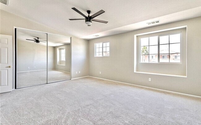 Building Photo - Beautiful 3 Bedroom Mapleton Home on a Residential Cul-De-Sac Street!