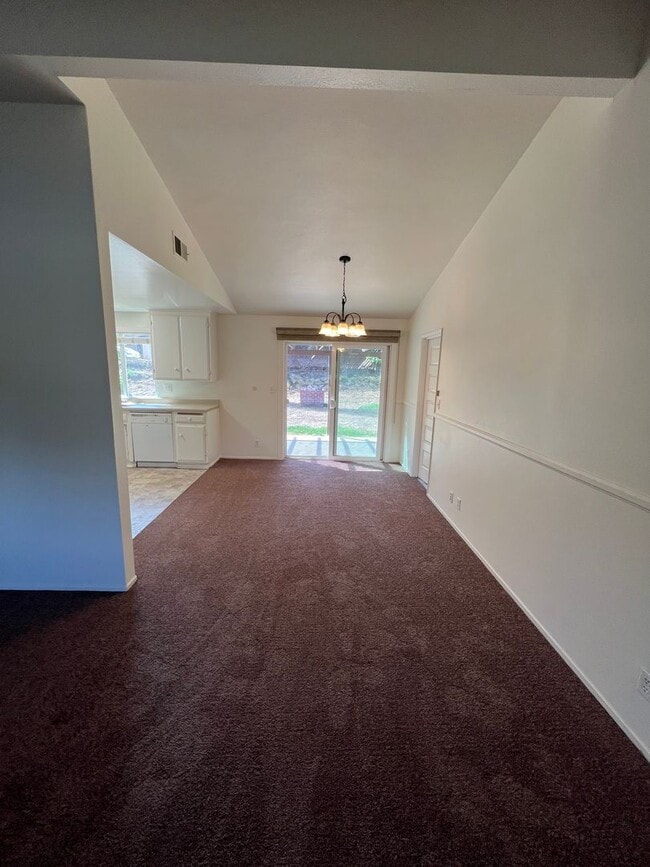 Building Photo - FOR RENT 3+1 IN SIMI VALLEY