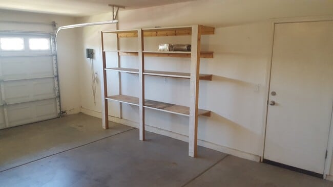 Building Photo - 4 Bedroom Home