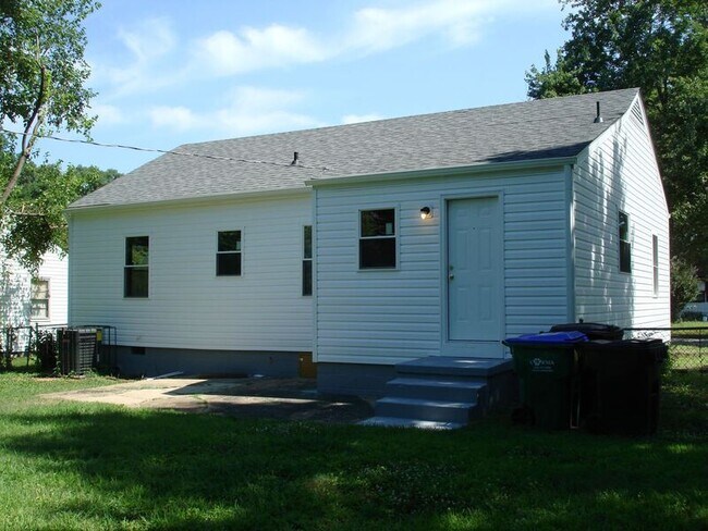 Building Photo - 4255 Sheffield Rd