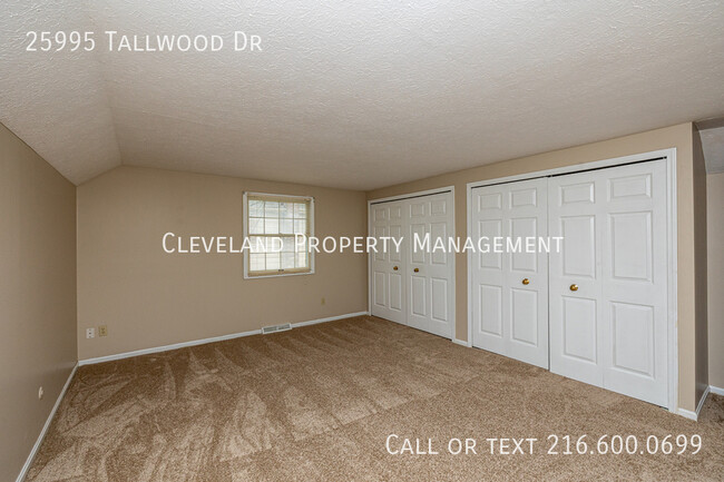 Building Photo - 25995 Tallwood Dr