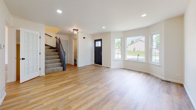 Building Photo - 1913 Barnhill Dr