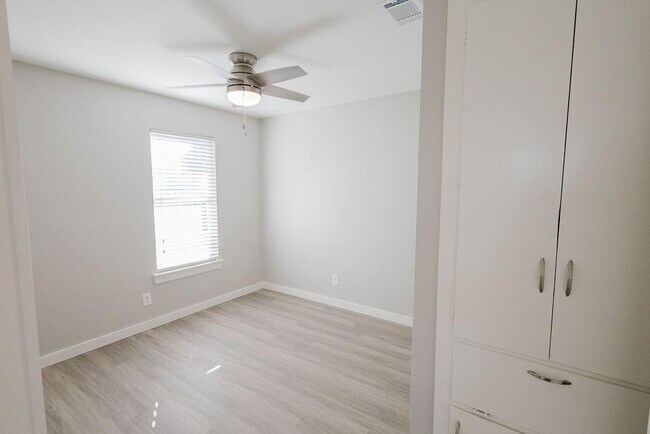 Building Photo - 501 Oakley Ct