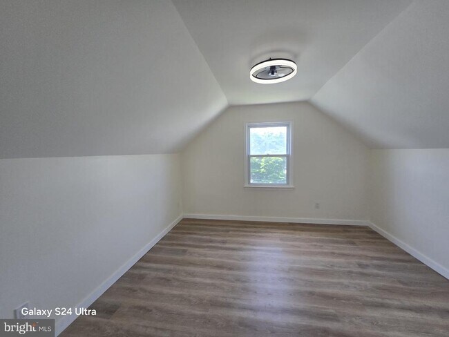 Building Photo - 18 Brookfield Dr