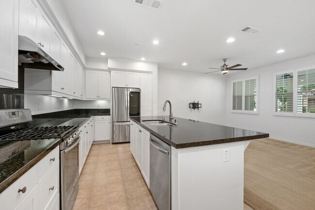 Building Photo - Beautiful 3 Bed, 3 Bath Home in Desirable Portola Springs