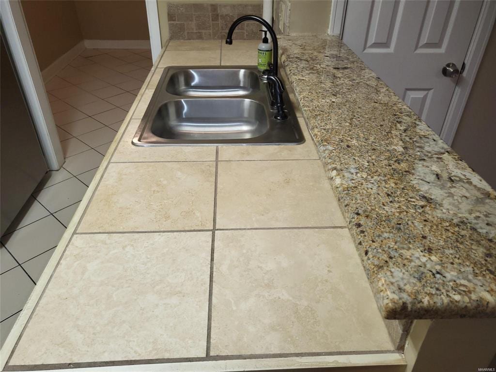 Building Photo - 1516 Charleton Dr