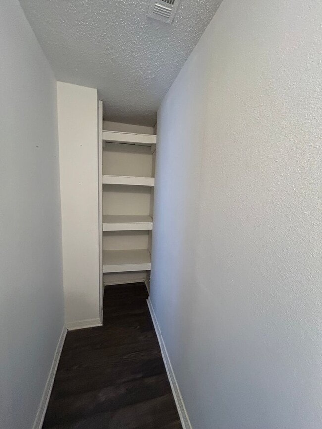 Building Photo - Charming 3 Bedroom, 2 Bath Home in the Hea...