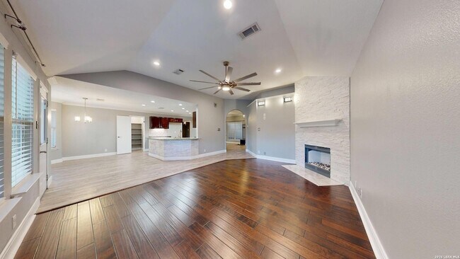 Building Photo - 1009 Crimson Cove Dr