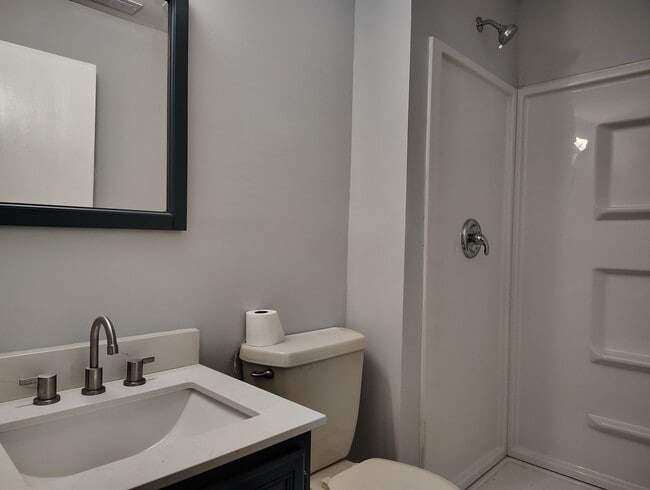 Building Photo - 434 Kenyon Ave