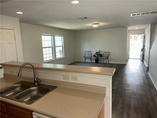 Building Photo - 1042 Dorn