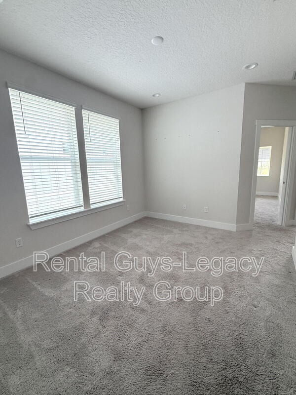 Building Photo - 409 Crestview Dr