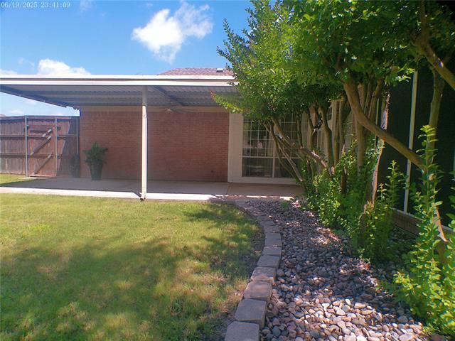 Building Photo - 8102 Luna Dr
