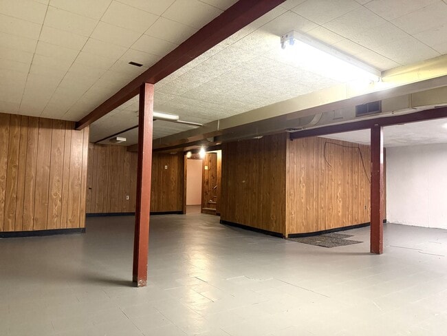 Building Photo - 9221 Waldorf Dr