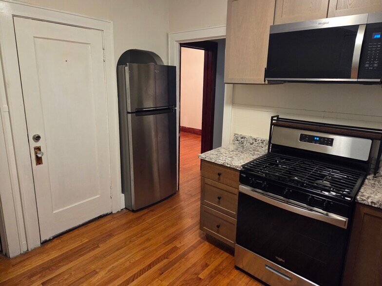 Building Photo - 49 Grandview Ter