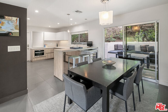 Building Photo - 3362 Coy Dr