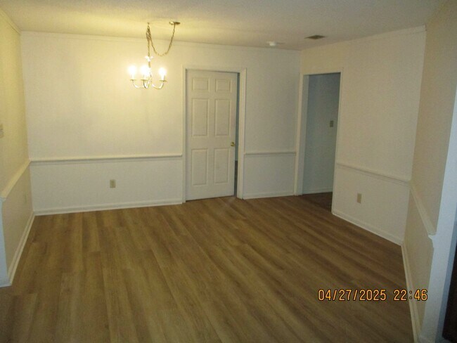 Building Photo - 2110 Lennox St